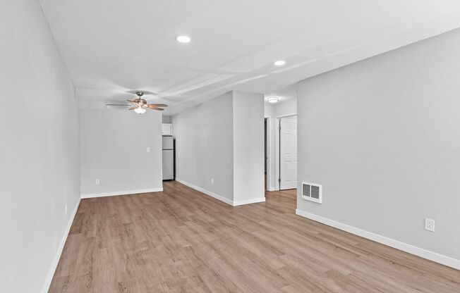 2 beds, 1 bath, 760 sqft, $2,699, Unit 40-213