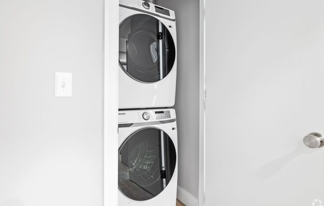 Studio, 1 bath, 345 sqft, $1,165, Unit 307
