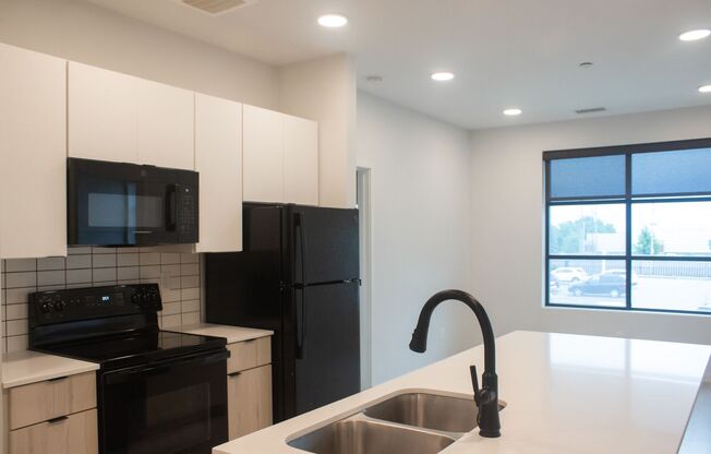 2 beds, 2 baths, 730 sqft, $1,525, Unit 206