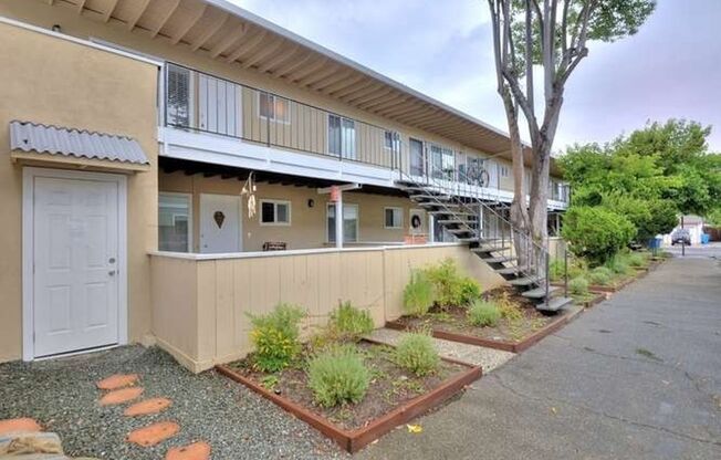 2 beds, 1 bath, $2,295, Unit #6