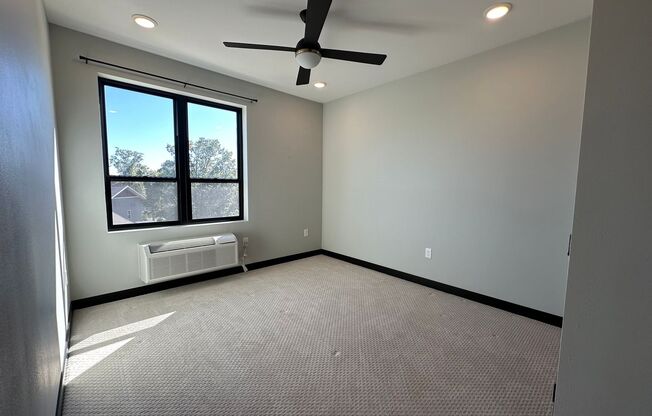 2 beds, 2 baths, 1,000 sqft, $1,850, Unit 302