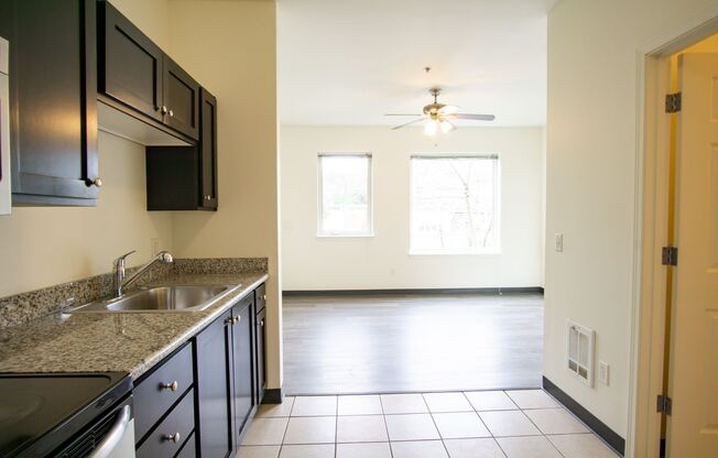 Studio, 1 bath, 335 sqft, $1,015, Unit 16