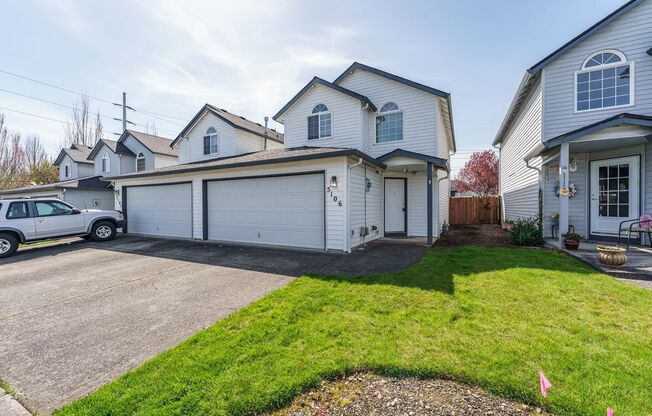 Comfortable 3-Bedroom Townhouse with A/C, Washer & Dryer, and Attached Garage