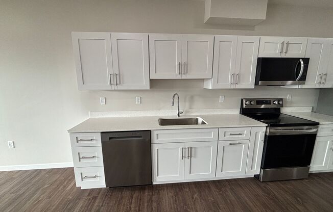 Studio, 1 bath, 660 sqft, $1,495, Unit 424 - S738