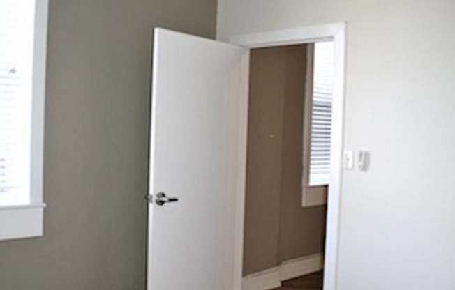 2 beds, 1 bath, 824 sqft, $1,399, Unit 2C