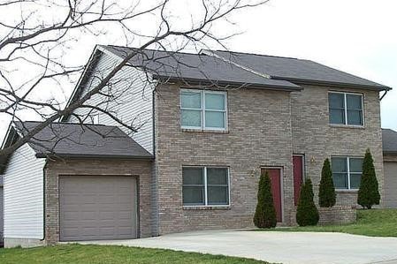 3 bedroom, 1.5 bath town home located on Bloomington's south side!!