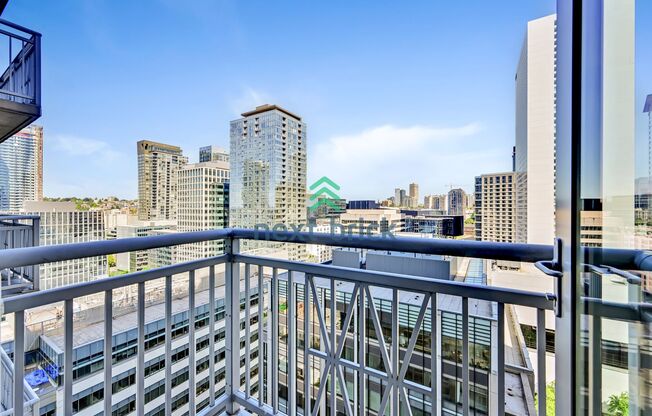 Luxury High-Rise Living in the Heart of Downtown Seattle!