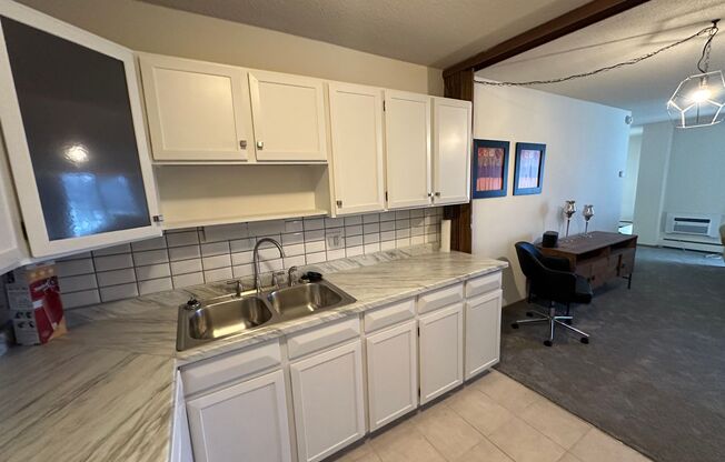 2 beds, 2 baths, $2,100, Unit Unit #5C