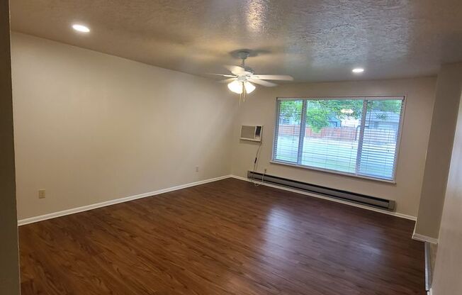 2 beds, 1 bath, 850 sqft, $1,395