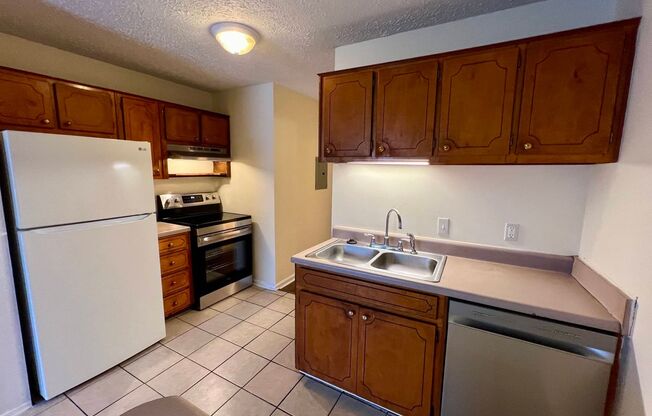 1 bed, 1 bath, $875, Unit E-36