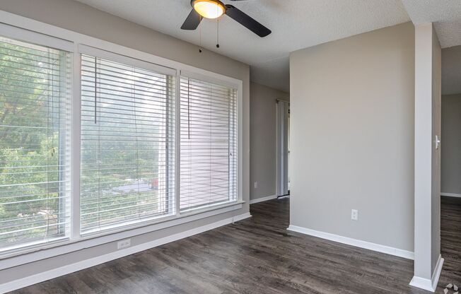 2 beds, 1 bath, 1,044 sqft, $1,100, Unit 812
