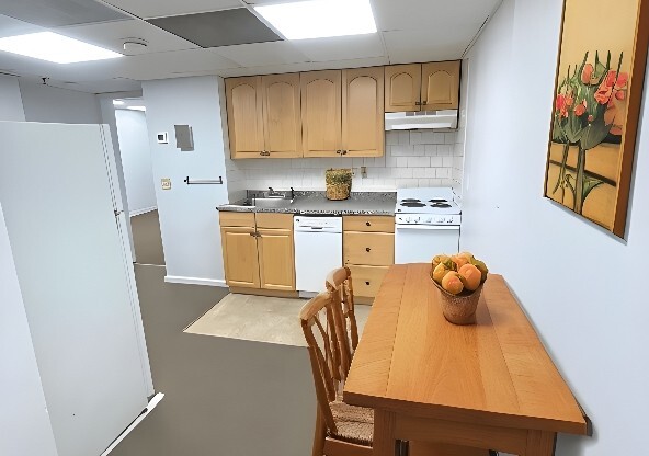 477 COMMONWEALTH AVE