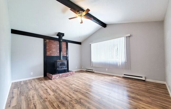 3 Bed - 1 Bath Cape Cod for Rent in Euclid