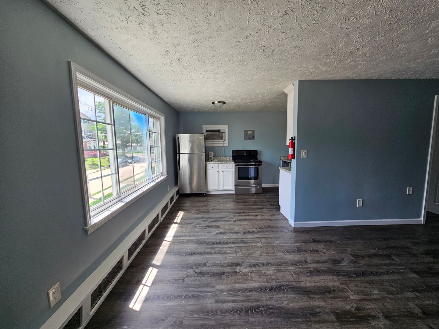 2 bedroom 1 bath apartment located in Bellvue!