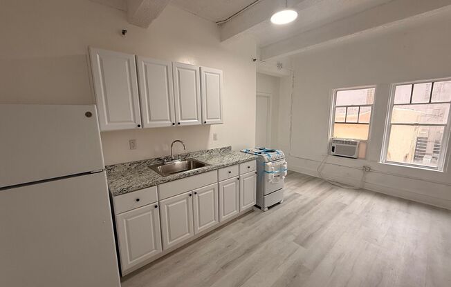 Miami Beach Art Deco Living – 1 Bedroom Steps from the Beach