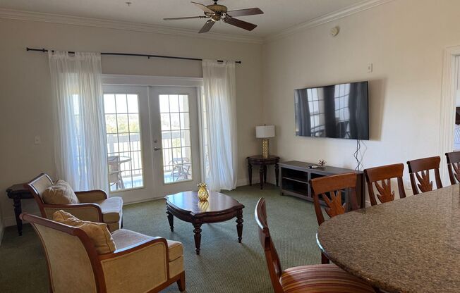 3 beds, 2 baths, $2,100, Unit Bldg P, Unit 302