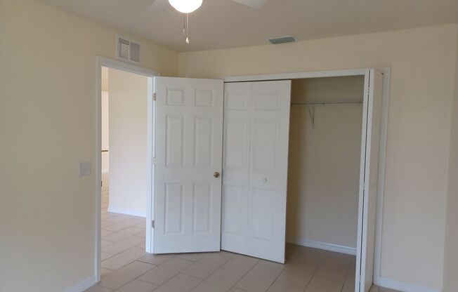 3 beds, 2 baths, $1,645, Unit 1104 NE 8th Pl