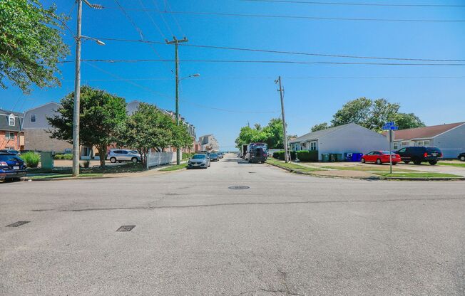 1 bed, 1 bath, 698 sqft, $1,150, Unit C2