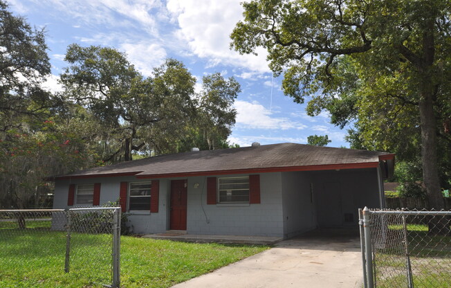 ALTAMONTE SPRINGS: 3 bed/1.5 bath home in great location!