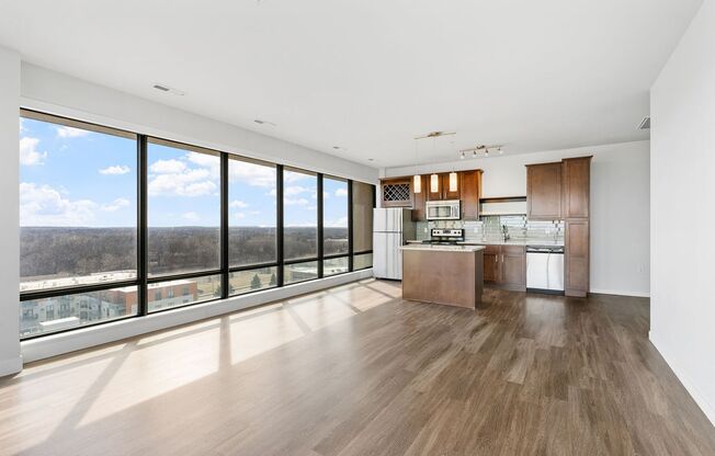 1 bed, 1 bath, 755 sqft, $1,895, Unit 810