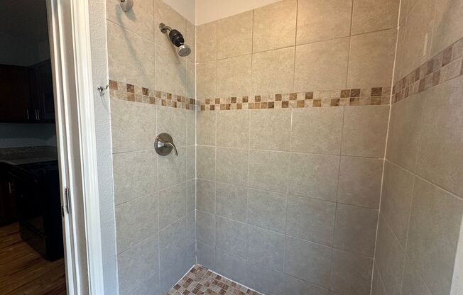 2 beds, 2 baths, 946 sqft, $1,600, Unit Unit 4