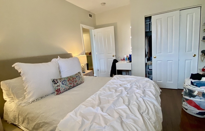 2 beds, 1 bath, 796 sqft, $4,300, Unit 303