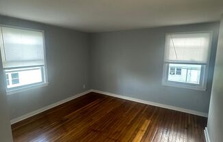 2 beds, 1 bath, $995, Unit 33