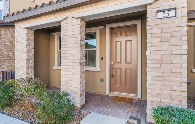 Modern Townhome in Gated Summerlin Community!