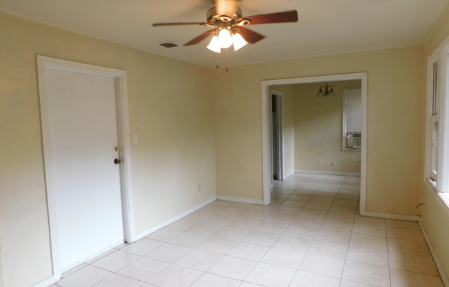 Charming 2 BR house in NW!