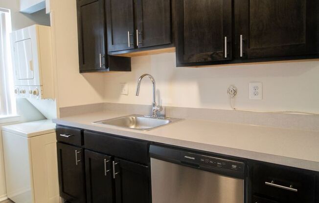 1 bed, 1 bath, 697 sqft, $1,249, Unit 03-141205