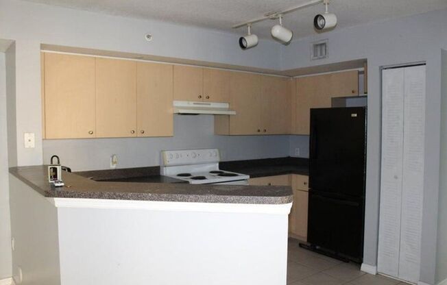 3 beds, 2 baths, $2,400, Unit # 107