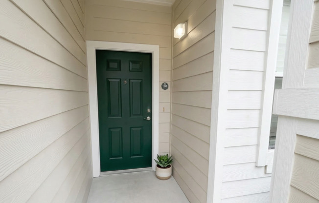 Available Now | First-Floor Condo with Washer & Dryer in Winter Garden!!!