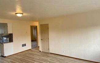 2 beds, 1 bath, $1,395, Unit 572-07