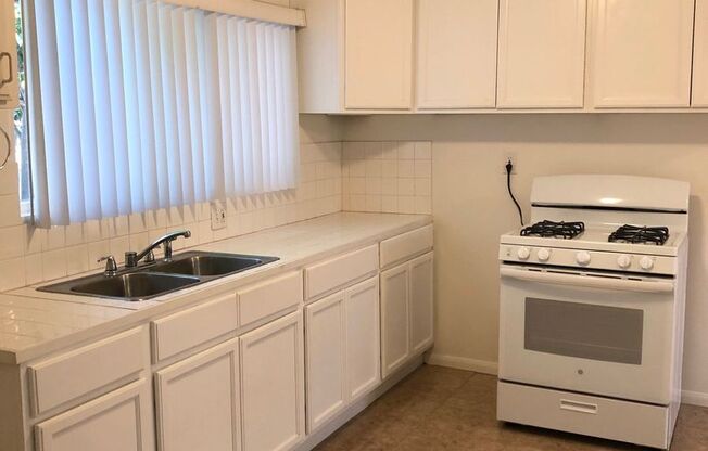 2 beds, 1 bath, $2,850