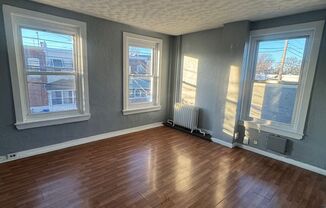 2 beds, 1 bath, $1,400, Unit 5 S. 5th St. B