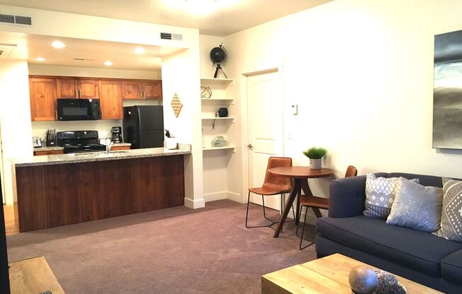 1 bed, 1 bath, 856 sqft, $1,325, Unit 440