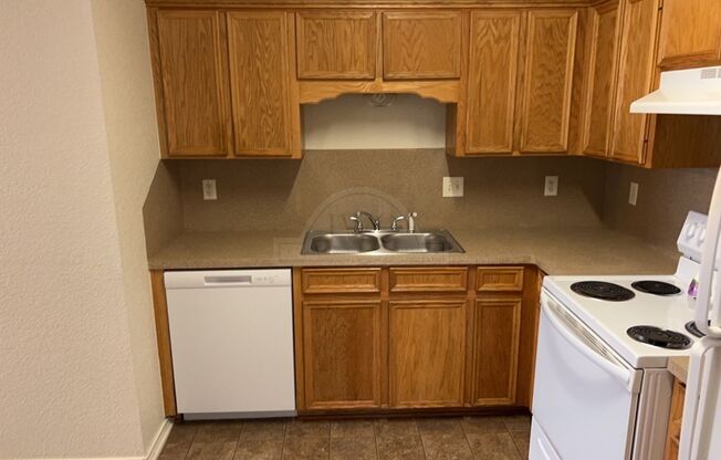 3 beds, 2 baths, $1,095, Unit 3302 Toledo Unit A