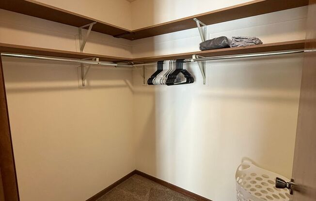 2 beds, 1 bath, 950 sqft, $2,350, Unit 7709CA