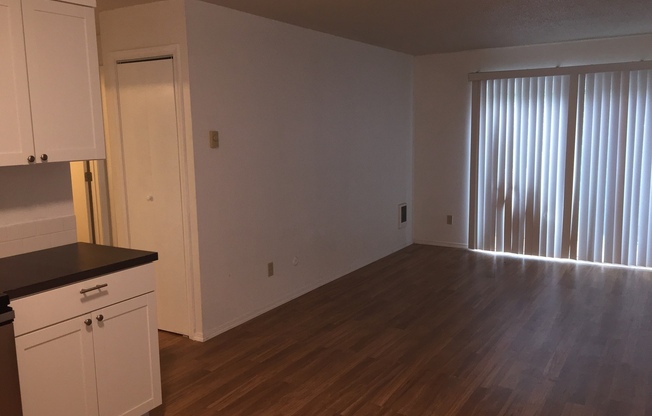 2 beds, 1 bath, 900 sqft, $1,595