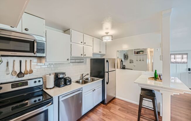 3 beds, 1 bath, $3,295, Unit Unit D