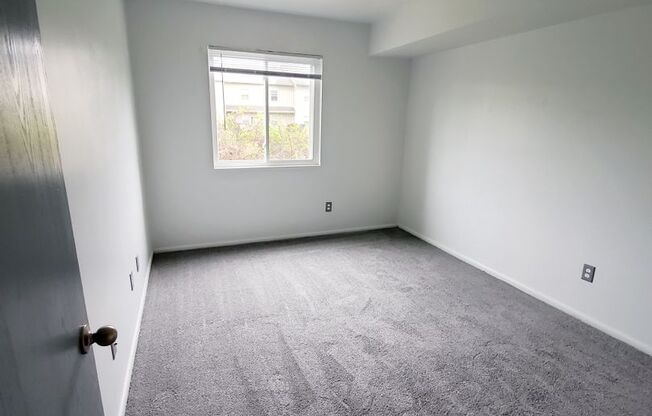 2 beds, 1 bath, 956 sqft, $1,050, Unit 3713-2A