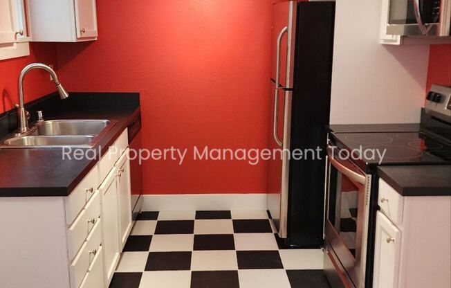 2 beds, 1 bath, $2,100