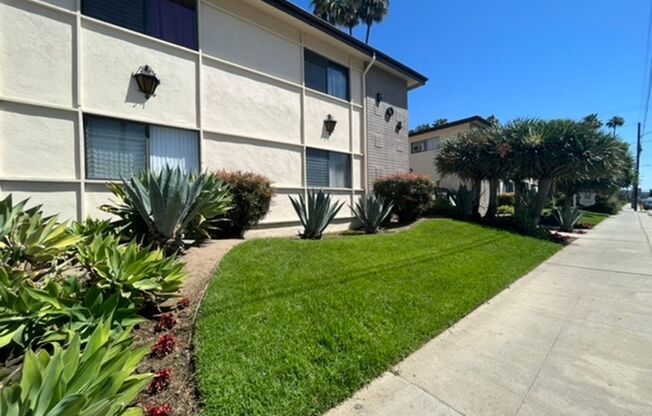 STUNNING APARTMENT! GREAT LOCATION! POOL PROPERTY