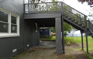 2 beds, 1 bath, $1,600