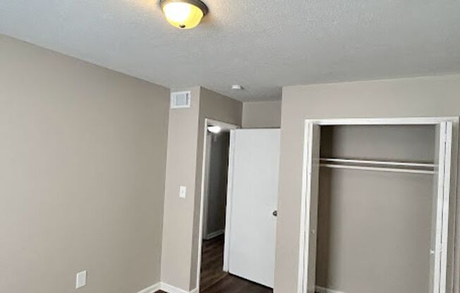 2 beds, 1 bath, $895