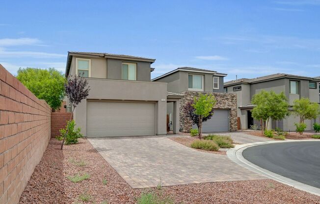Summerlin gated community 4 bedroom 3 baths