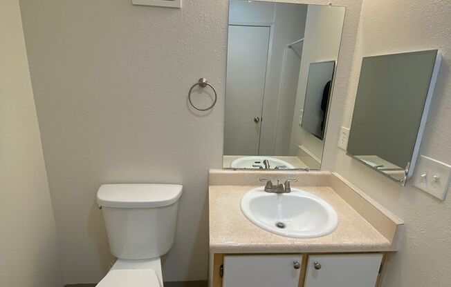 3 beds, 2 baths, 1,066 sqft, $1,900, Unit E215