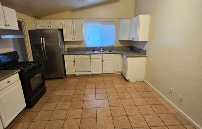 4 Bedroom Close To Las Vegas Blvd. & North Pecos