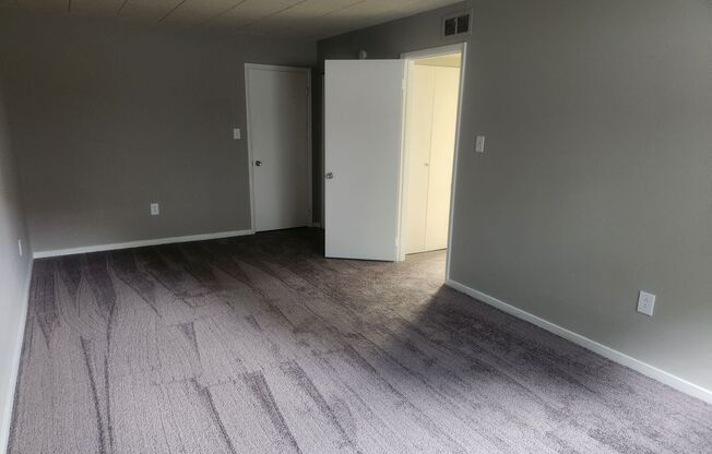 2 beds, 1 bath, 1,047 sqft, $1,425, Unit WG1-4