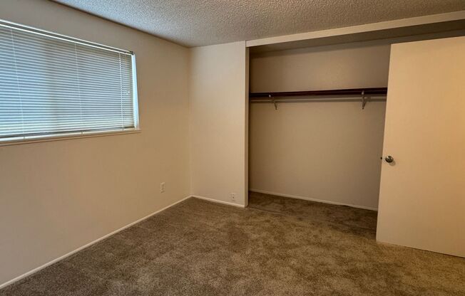 2 beds, 1 bath, 1,000 sqft, $1,350, Unit 31